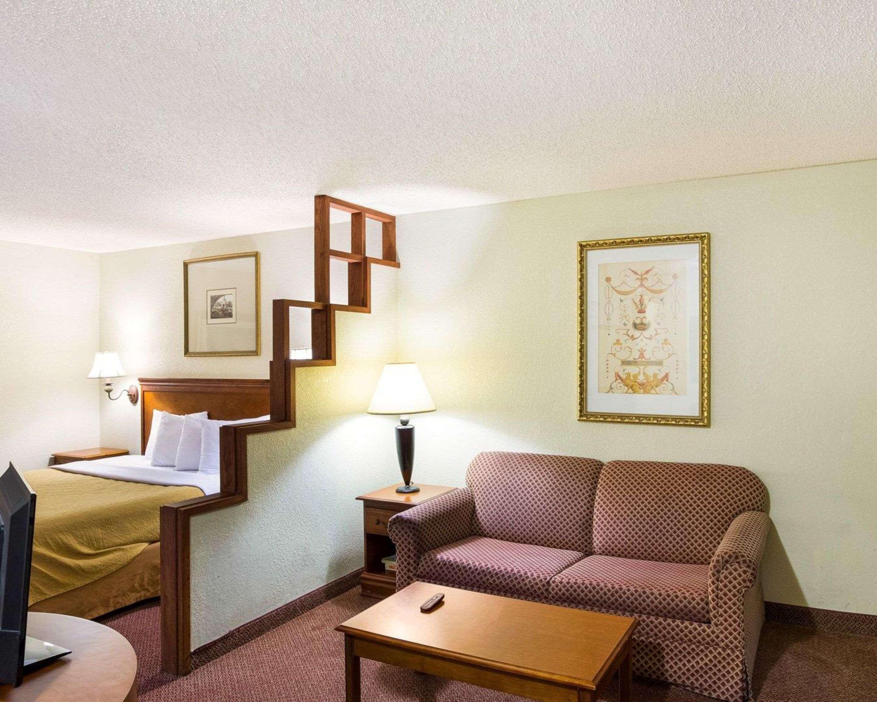 Hotel Rodeway & South Of Fiesta Park