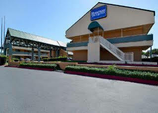 Rodeway & South Of Fiesta Park Hotel 2*