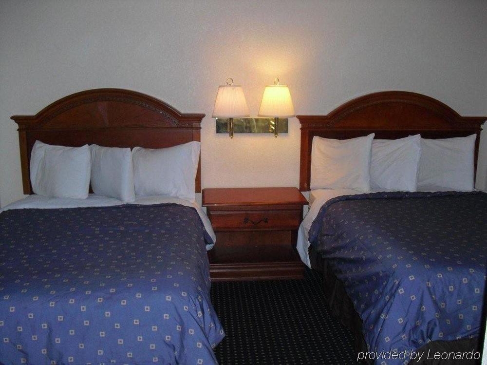 Rodeway Y Fiesta Park Hotel