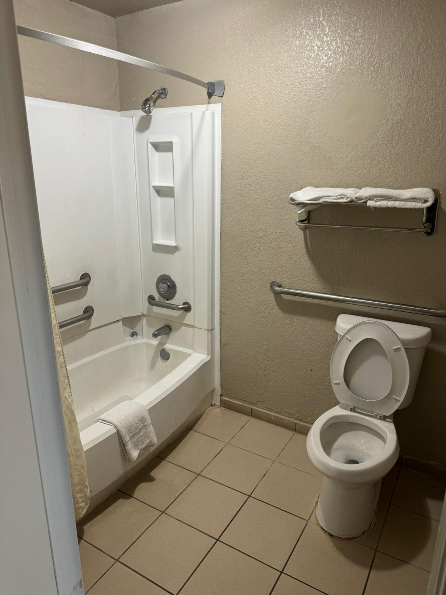 Rodeway Y Fiesta Park Hotel San Antonio