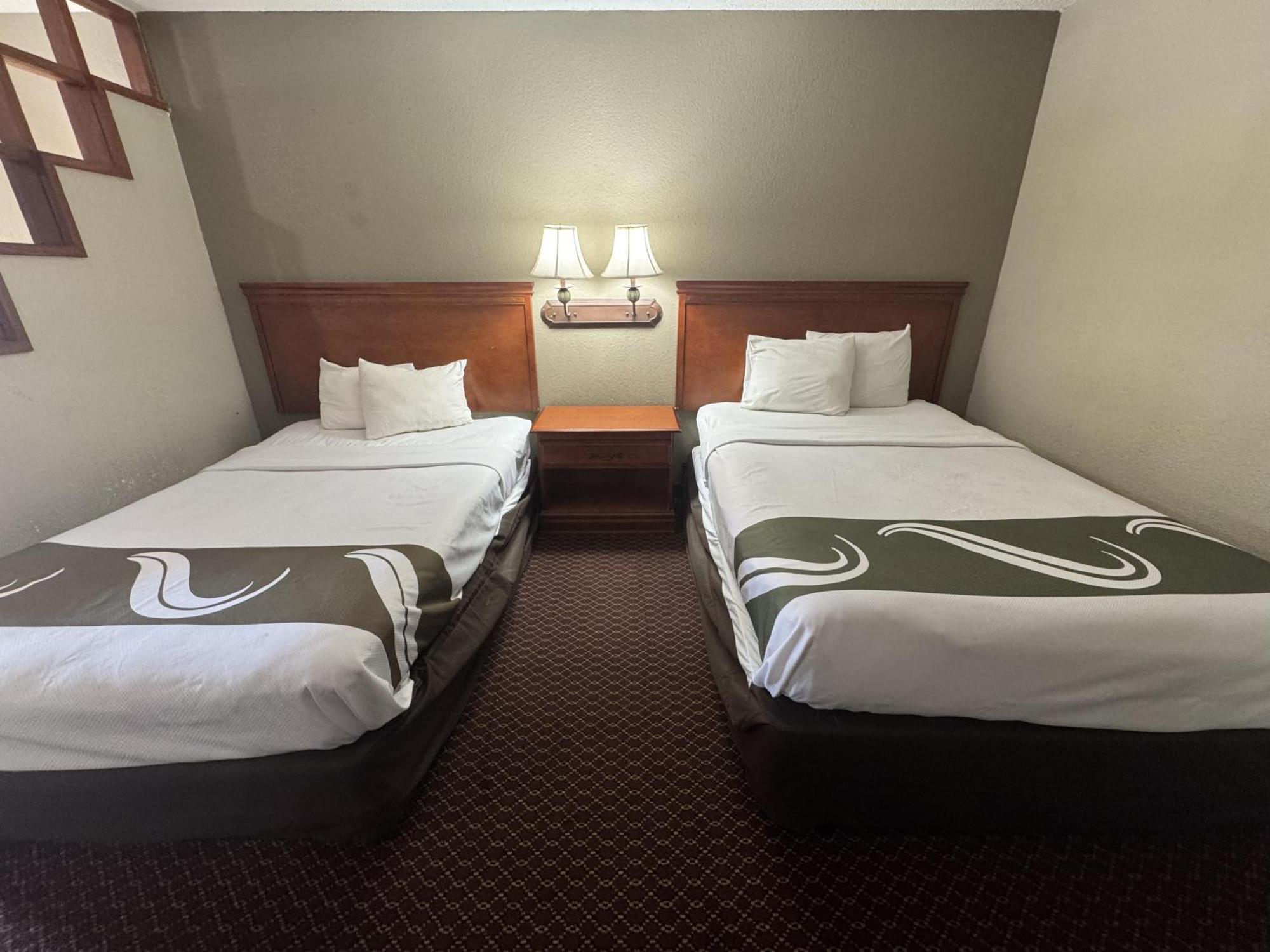 Rodeway Y Fiesta Park Hotel 2*